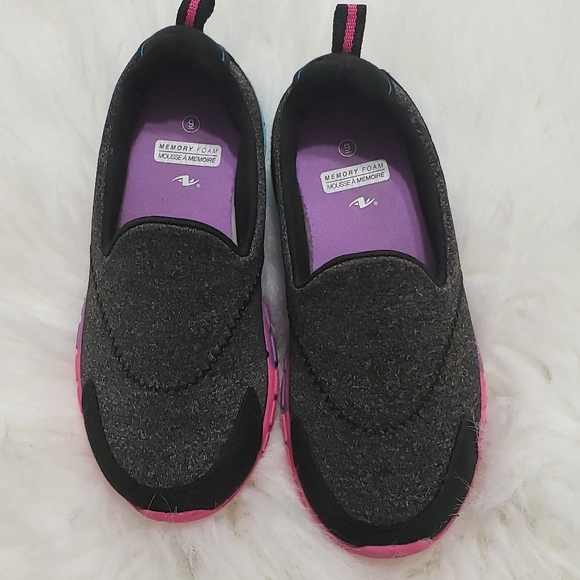 ATHLETIC WORKS Slip On Size 9 - Picture 7 of 13